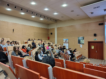 KLASY 3B I 3C NA CZWARTKACH Z HUMANISTYKĄ