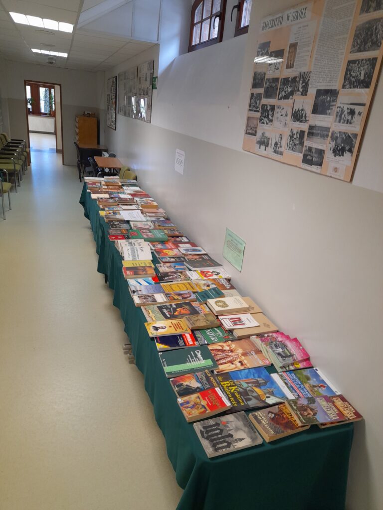 01-31.10.2022-Październik Międzynarodowym Miesiącem Bibliotek Szkolnych — zdjęcie 2