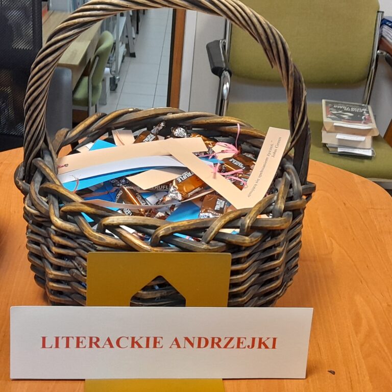 30.11.2022-Akcja czytelnicza - Andrzejkowa wróżba literacka — zdjęcie 6