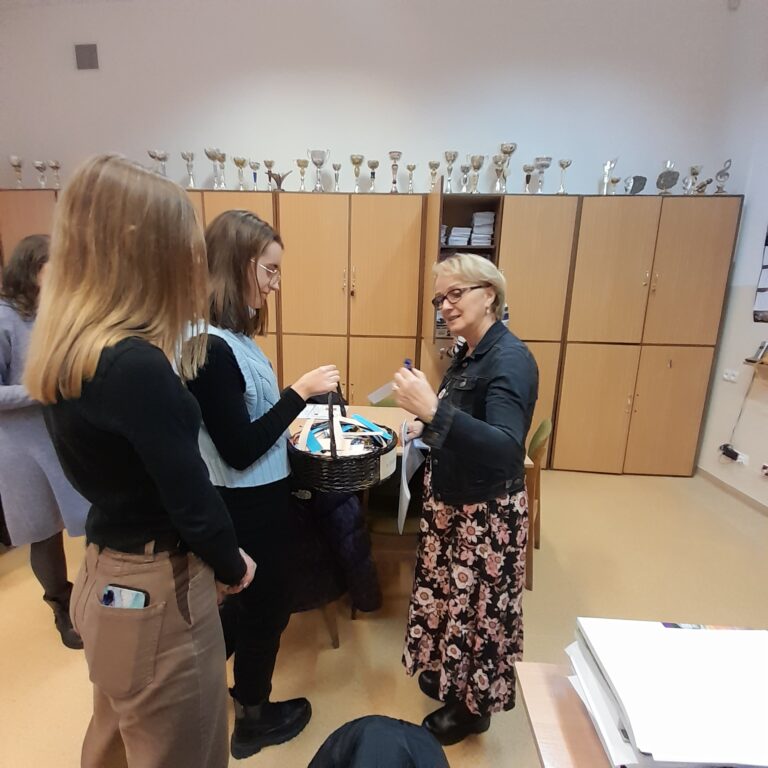 30.11.2022-Akcja czytelnicza - Andrzejkowa wróżba literacka — zdjęcie 9