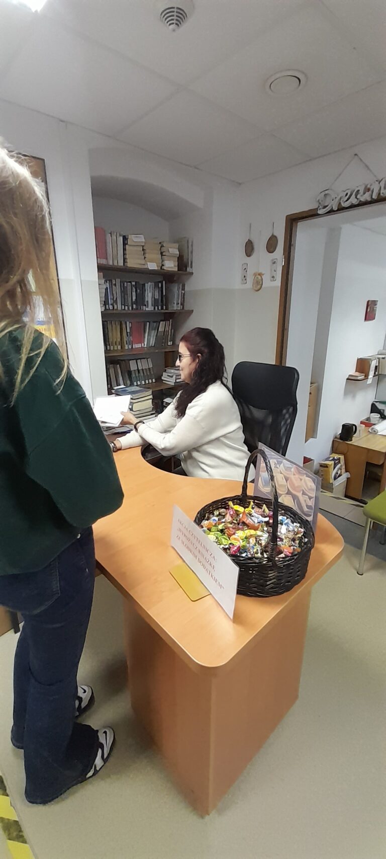 18.10.2023-Akcje czytelnicze biblioteki szkolnej — zdjęcie 6