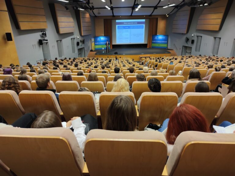 16.09.2022-Salon Maturzystów Perspektyw 2022 w Olsztynie — zdjęcie 4