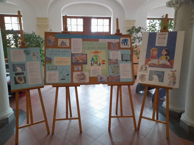 01-31.10.2022-Październik Międzynarodowym Miesiącem Bibliotek Szkolnych — zdjęcie 25
