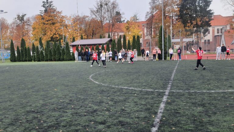 18.10.2022-Mistrzostwa Powiatu Ostródzkiego Licealiady w Piłce Nożnej Dziewcząt — zdjęcie 18