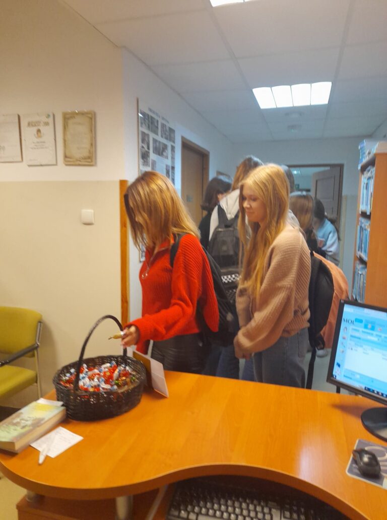 01-31.10.2022-Październik Międzynarodowym Miesiącem Bibliotek Szkolnych — zdjęcie 28