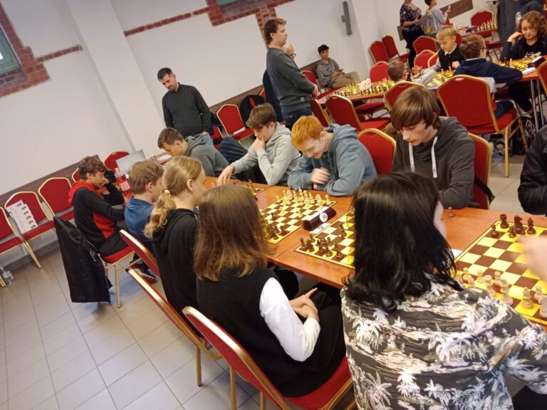 29.10.2022-Mistrzostwa Powiatu Ostródzkiego Szkół Ponadpodstawowych w Szachach — zdjęcie 7