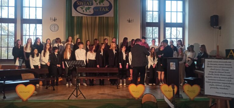 01.12.2022-Szkolna Gala Wolontariatu — zdjęcie 30