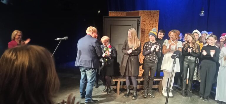 10.12.2022-Teatralne Mikołajki w Teatrze Jaracza w Olsztynie — zdjęcie 2