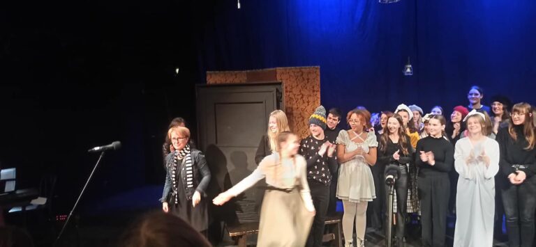 10.12.2022-Teatralne Mikołajki w Teatrze Jaracza w Olsztynie — zdjęcie 3