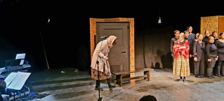 10.12.2022-Teatralne Mikołajki w Teatrze Jaracza w Olsztynie — zdjęcie 21