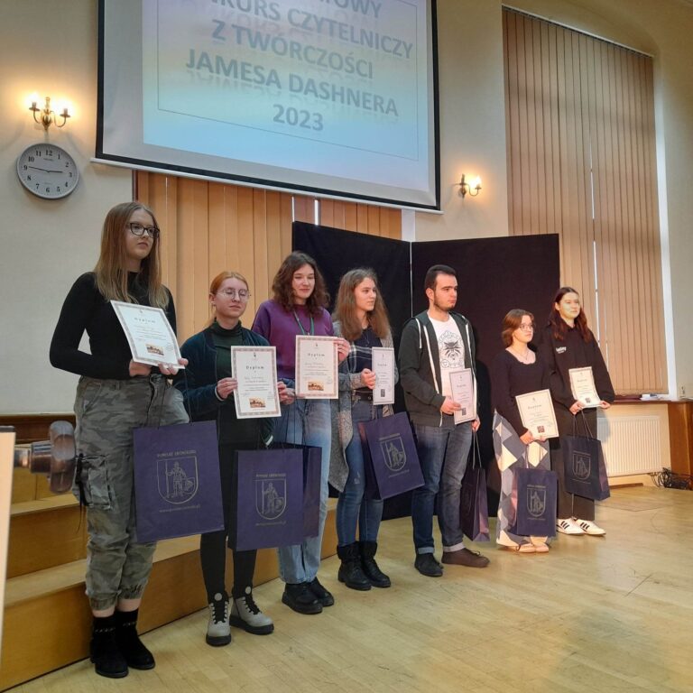 14.03.2023-XV Powiatowy Konkurs Czytelniczy z Literatury Fantasy — zdjęcie 13