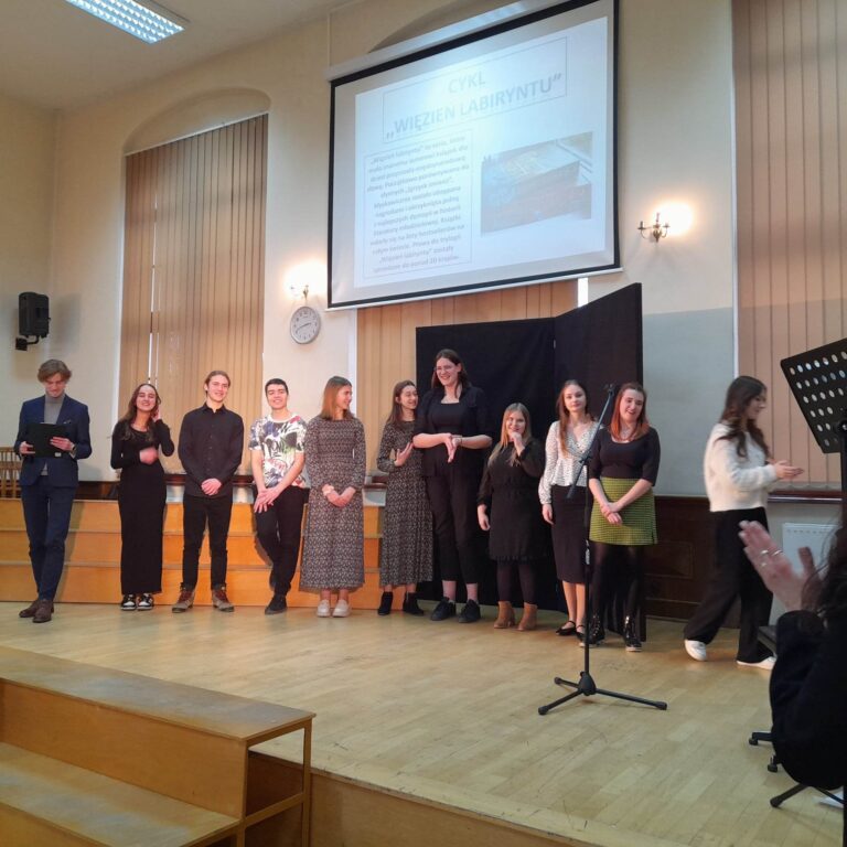 14.03.2023-XV Powiatowy Konkurs Czytelniczy z Literatury Fantasy — zdjęcie 18