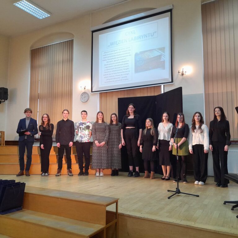 14.03.2023-XV Powiatowy Konkurs Czytelniczy z Literatury Fantasy — zdjęcie 28