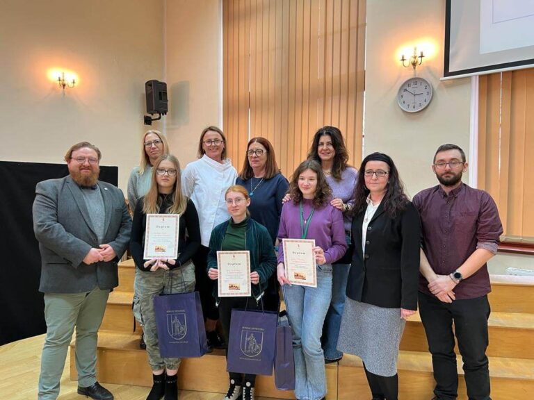 14.03.2023-XV Powiatowy Konkurs Czytelniczy z Literatury Fantasy — zdjęcie 87