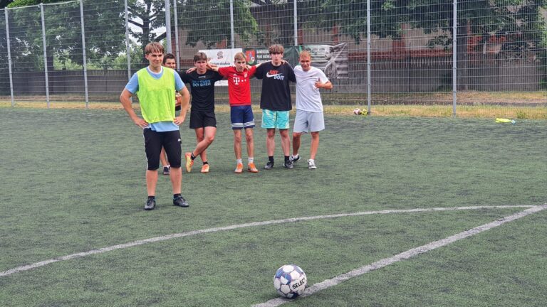21.06.2023-Turniej Sportowy z okazji 25-lecia "Fundacji Świat na Tak" — zdjęcie 3