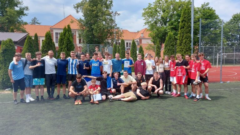 21.06.2023-Turniej Sportowy z okazji 25-lecia "Fundacji Świat na Tak" — zdjęcie 7