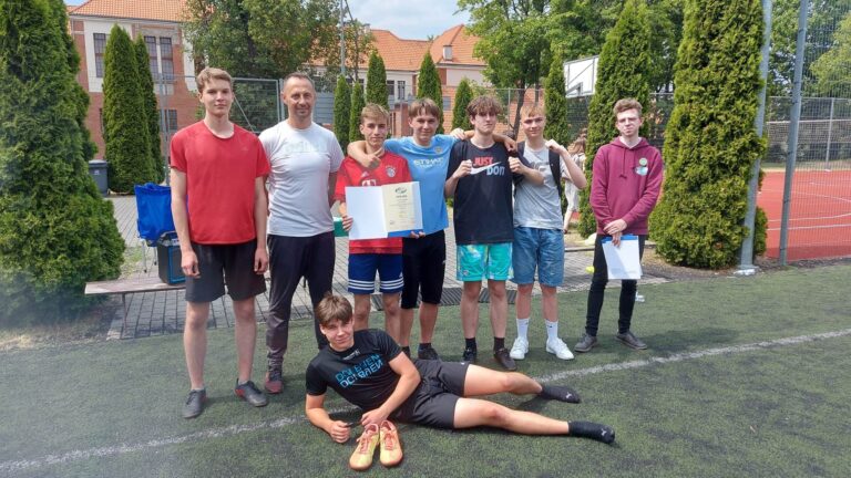 21.06.2023-Turniej Sportowy z okazji 25-lecia "Fundacji Świat na Tak" — zdjęcie 25