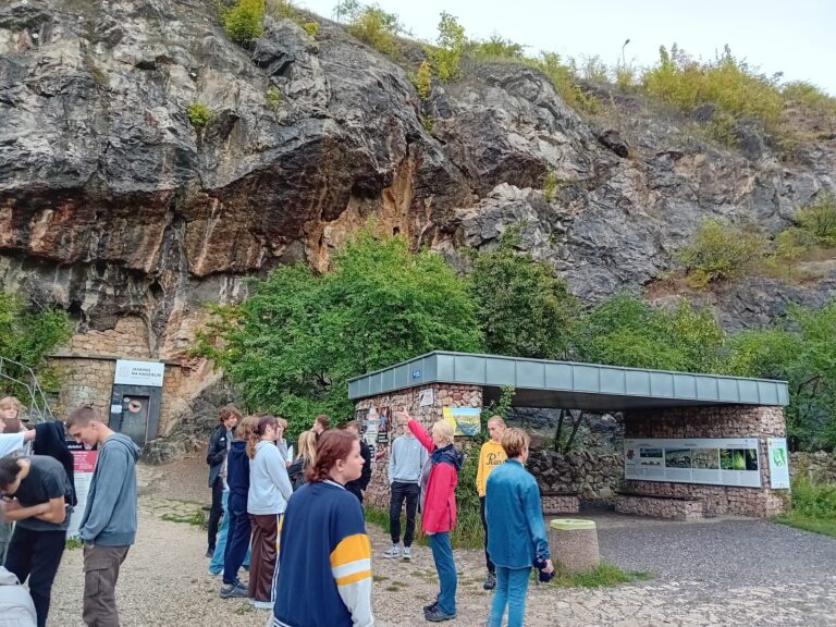 18-22.09.2023-Wycieczka klas 2D i 2E w Góry Świętokrzyskie — zdjęcie 20