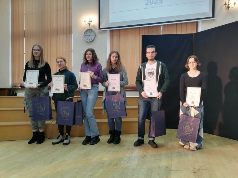14.03.2023-XV Powiatowy Konkurs Czytelniczy z Literatury Fantasy — zdjęcie 4