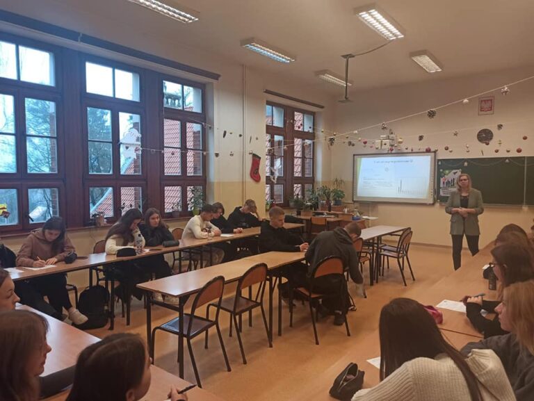 13.12.2023-Akademia Młodego Ekonomisty — zdjęcie 7