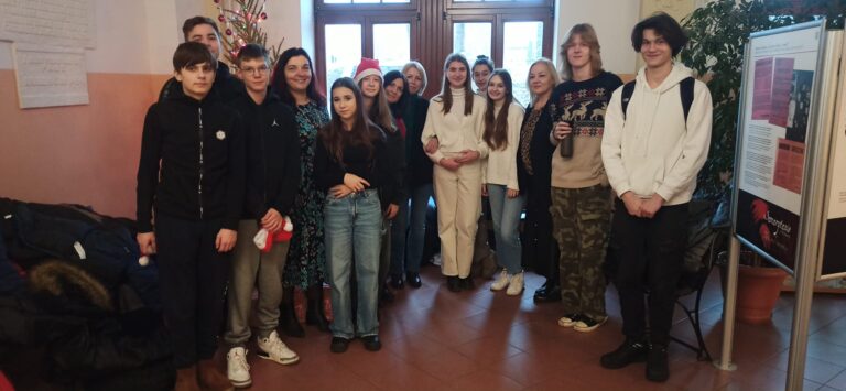 19.12.2023-Pomocne Sowy na świątecznym spotkaniu w Zespole Szkolno - Przedszkolnym w Dylewie — zdjęcie 5