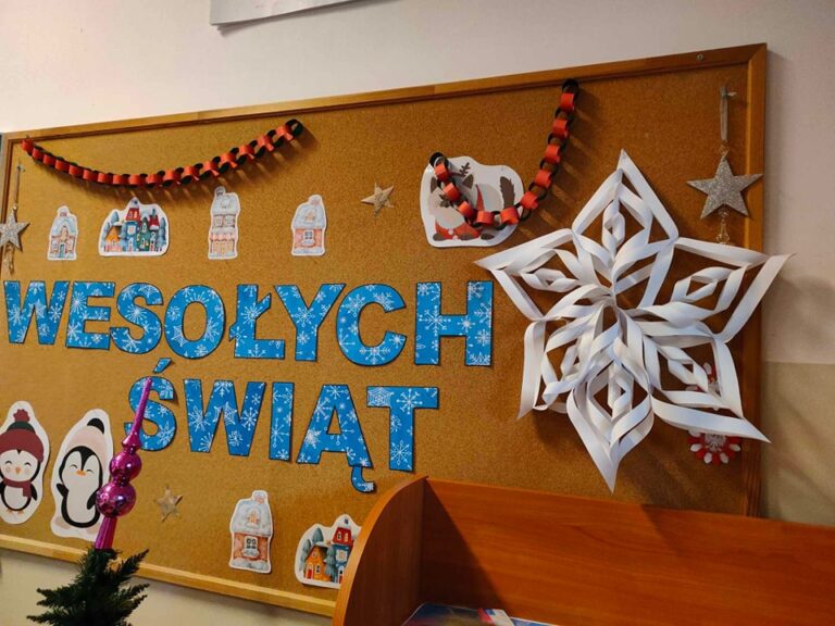 22.12.2023-Wyniki konkursu na najładniej przystrojoną klasę w klimacie świątecznym — zdjęcie 13