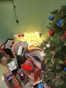 22.12.2023-Wyniki konkursu na najładniej przystrojoną klasę w klimacie świątecznym — zdjęcie 17