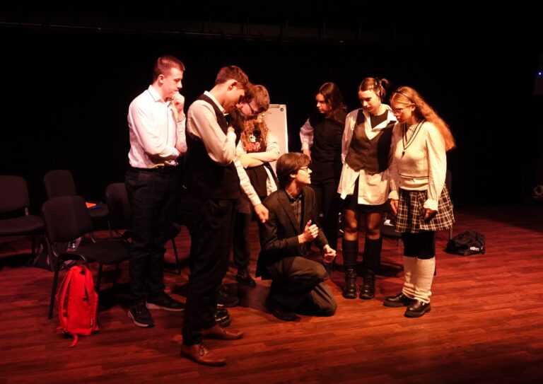 22.03.2024-Występ szkolnego Teatru "Chimera" w Centrum Kultury w Ostródzie — zdjęcie 9