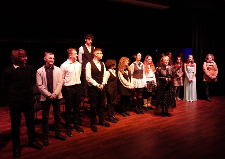 22.03.2024-Występ szkolnego Teatru "Chimera" w Centrum Kultury w Ostródzie — zdjęcie 14