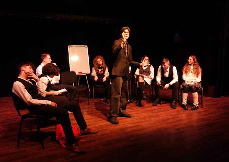 22.03.2024-Występ szkolnego Teatru "Chimera" w Centrum Kultury w Ostródzie — zdjęcie 17