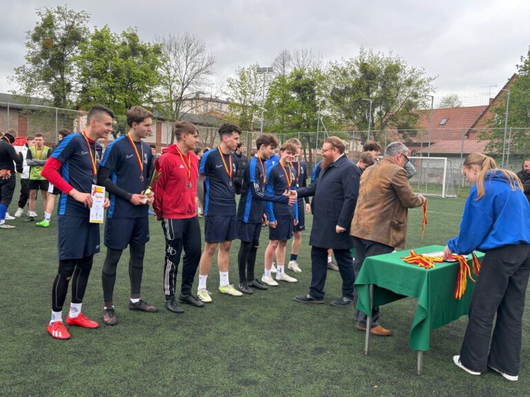 19.04.2024-Mistrzostwa Województwa Warmińsko-Mazurskiego Szkolnego Związku Sportowego w Piłce Nożnej Chłopców Licealiada — zdjęcie 9