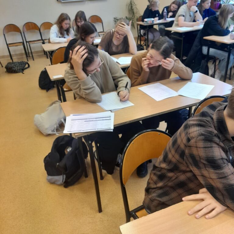 28.10.2024-KONKURS CZYTELNICZY: CO WIESZ O BIBLIOTEKACH I KSIĄŻKACH? — zdjęcie 8