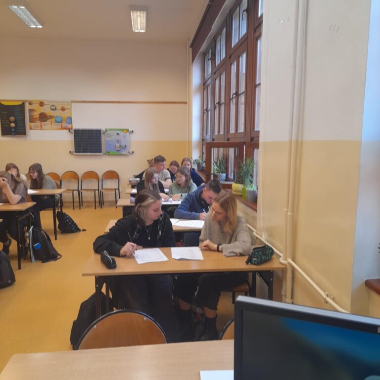 28.10.2024-KONKURS CZYTELNICZY: CO WIESZ O BIBLIOTEKACH I KSIĄŻKACH? — zdjęcie 12