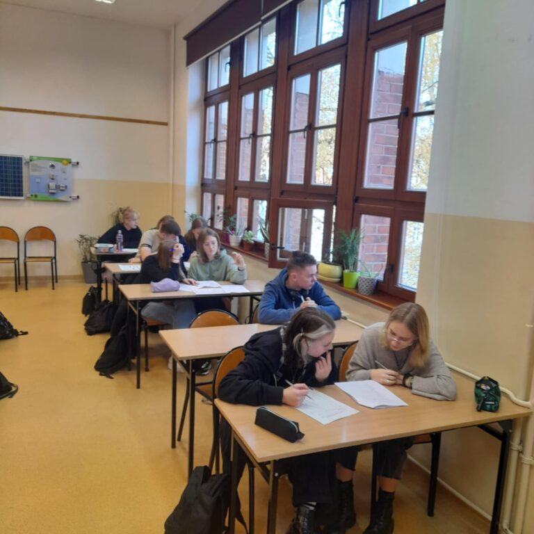 28.10.2024-KONKURS CZYTELNICZY: CO WIESZ O BIBLIOTEKACH I KSIĄŻKACH? — zdjęcie 14