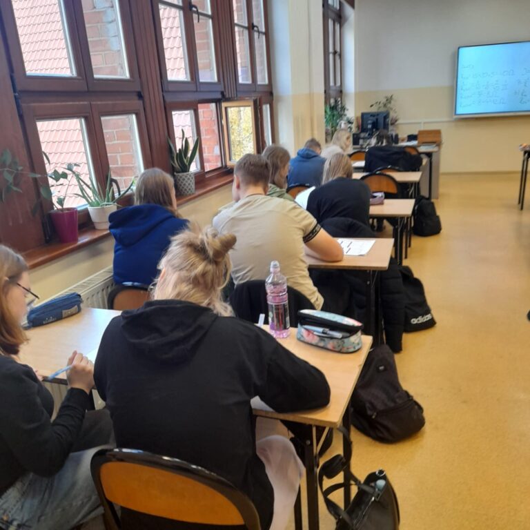 28.10.2024-KONKURS CZYTELNICZY: CO WIESZ O BIBLIOTEKACH I KSIĄŻKACH? — zdjęcie 15