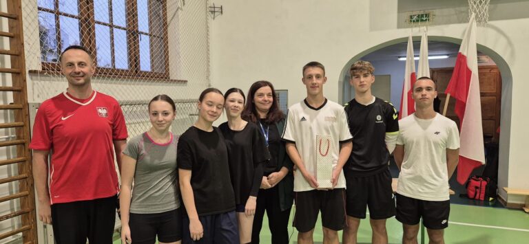 8.11.2024-TURNIEJ MIKSTÓW W PIŁKĘ SIATKOWĄ — zdjęcie 10