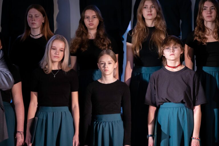 27.11.2024-KONCERT "OD NIEPODLEGŁOŚCI DO NIEPODLEGŁOŚCI - HISTORIA MUZYKĄ OPOWIEDZIANA" — zdjęcie 36