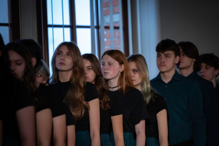 27.11.2024-KONCERT "OD NIEPODLEGŁOŚCI DO NIEPODLEGŁOŚCI - HISTORIA MUZYKĄ OPOWIEDZIANA" — zdjęcie 39