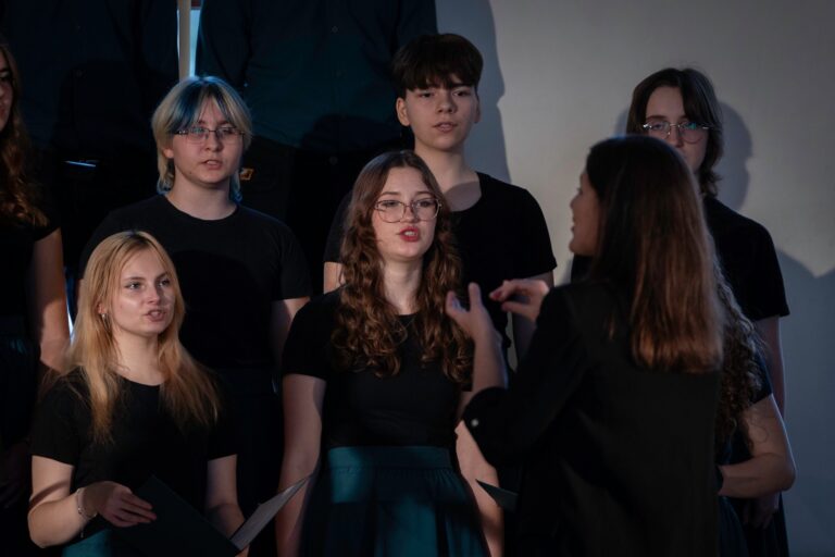 27.11.2024-KONCERT "OD NIEPODLEGŁOŚCI DO NIEPODLEGŁOŚCI - HISTORIA MUZYKĄ OPOWIEDZIANA" — zdjęcie 54