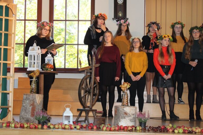 14.10.2019-Dzień Edukacji Narodowej i spotkanie z podróżnikiem — zdjęcie 4