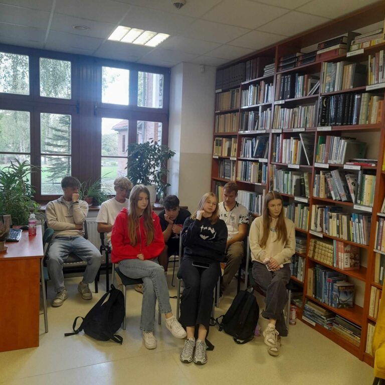 27.09.2024-OGÓLNOPOLSKI DZIEŃ GŁOŚNEGO CZYTANIA — zdjęcie 5