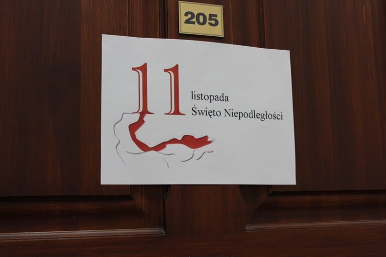 11.11.2018-Dekoracja szkoły na Święto Niepodległości — zdjęcie 6