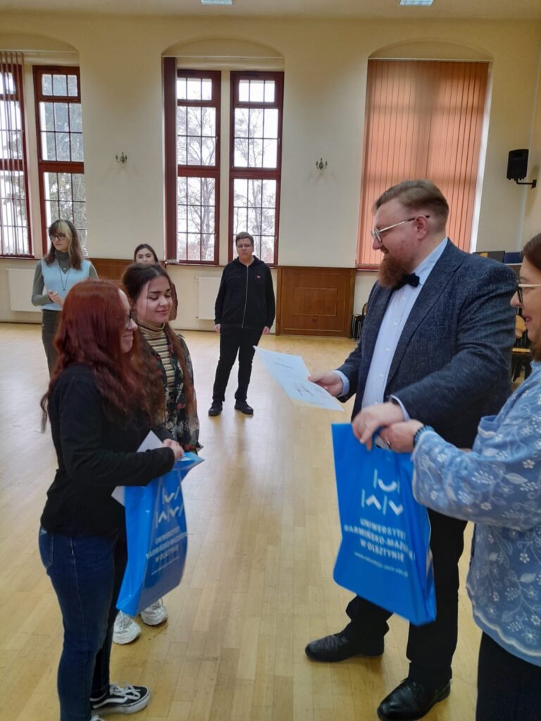 01-31.10.2022-Październik Międzynarodowym Miesiącem Bibliotek Szkolnych — zdjęcie 46