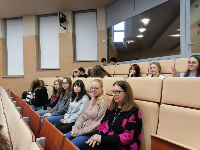 12.12.2024-KLASY 3B I 3C NA CZWARTKACH Z HUMANISTYKĄ — zdjęcie 6
