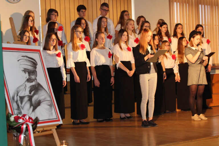 08.11.2019-Akademia z okazji Narodowego Święta Niepodległości — zdjęcie 5