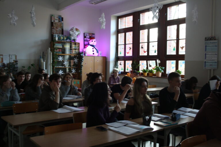 15.12.2017-Konkurs na świąteczny wystrój klas — zdjęcie 10