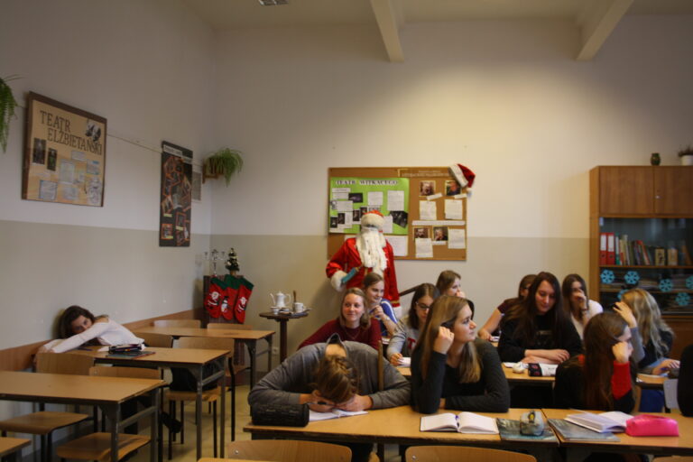 15.12.2017-Konkurs na świąteczny wystrój klas — zdjęcie 15