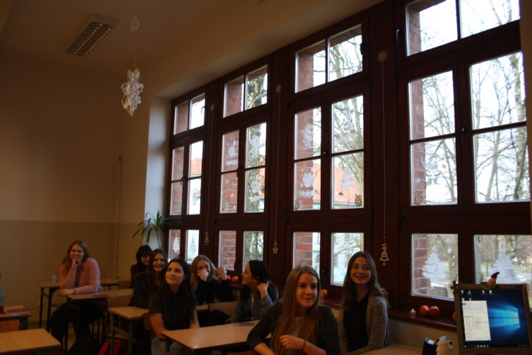 15.12.2017-Konkurs na świąteczny wystrój klas — zdjęcie 54