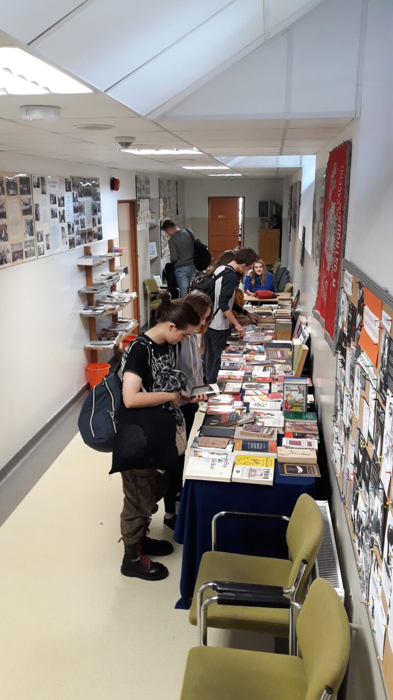 01-31.10.2019-Październik Międzynarodowym Miesiącem Bibliotek Szkolnych — zdjęcie 3