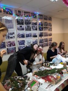7 i 14.12.2018-Zajęcia z rękodzieła w bibliotece szkolnej — zdjęcie 17